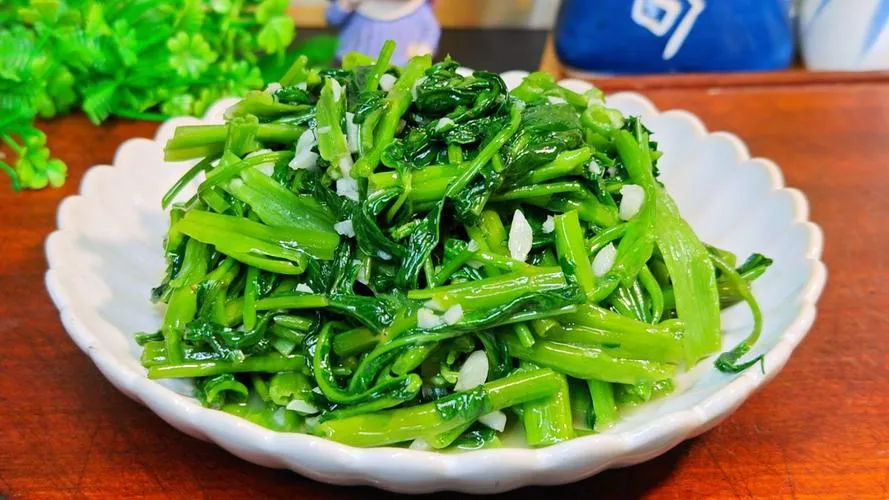 Water Spinach (空心菜)